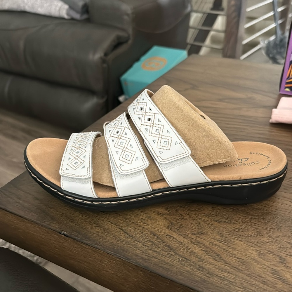 Collection by Clarks. Women’s 8.5. Leisa Spice, white